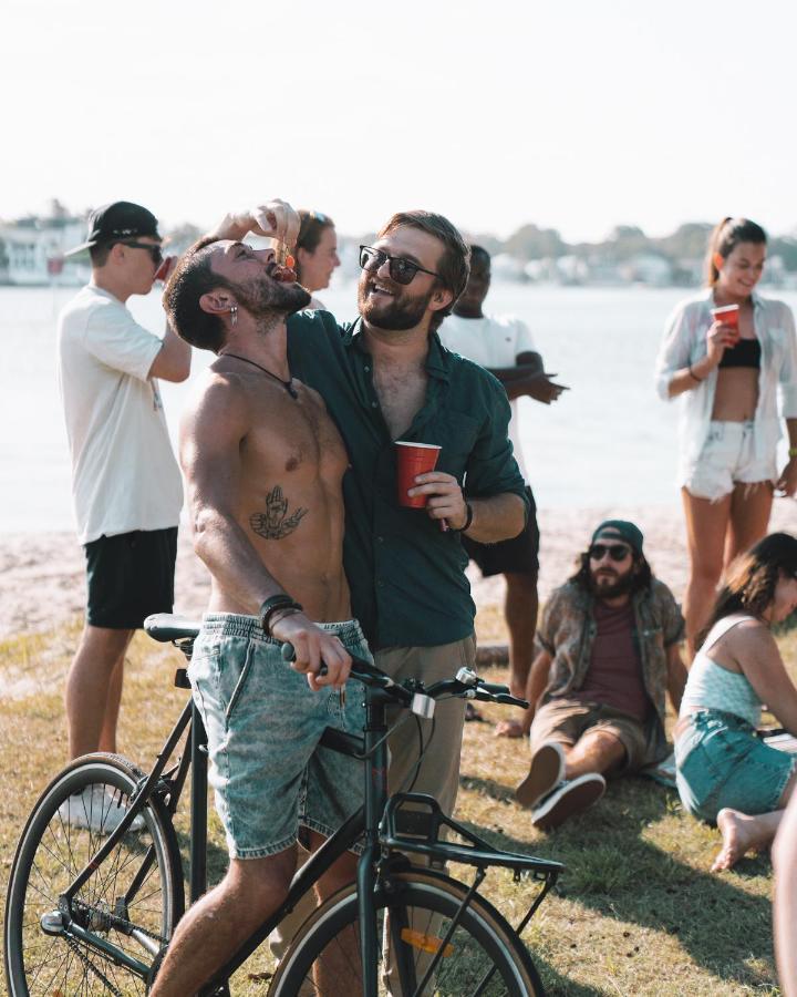Budds In Surfers Backpackers Gold Coast Exterior photo
