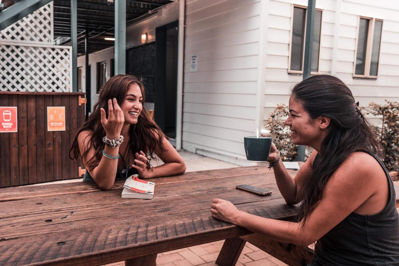 Budds In Surfers Backpackers Gold Coast Exterior photo